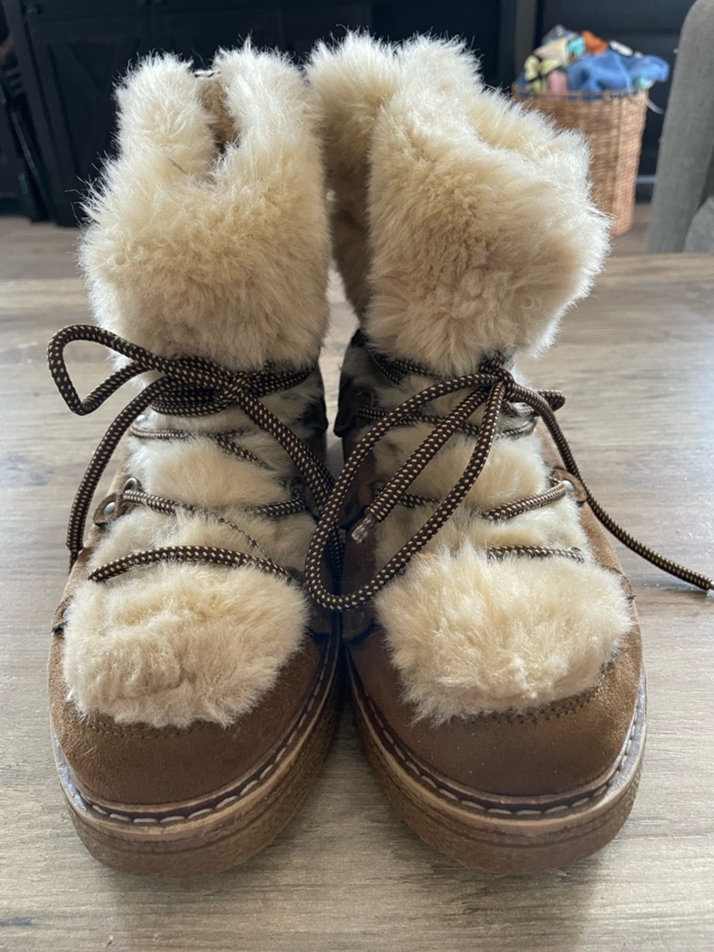 Brown Suede Shearling lined Lace Up Non slip Winter Ankle Boots Women’s size 39
